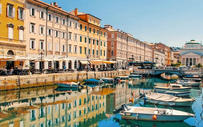 Hafen in Triest, Italien