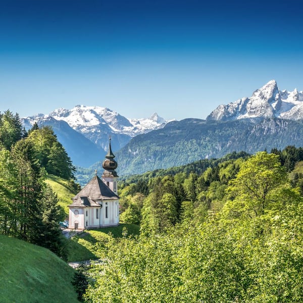 Der Watzmann thront majestätisch über Berchtesgaden.
