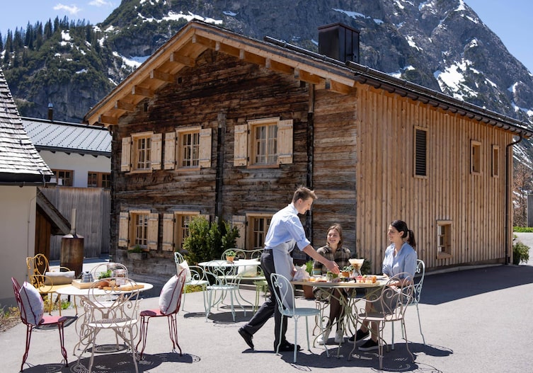 AMA Betrieb Frühstück Rote Wand