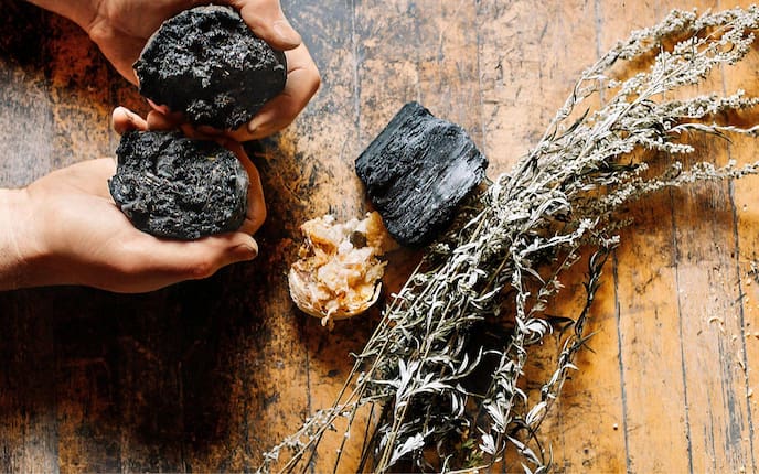 Kohle, Harz, Kräuter, Räuchern, Weihrauch