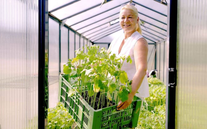 Margit Holzer, Knoblauchbäuerin, Kärnten