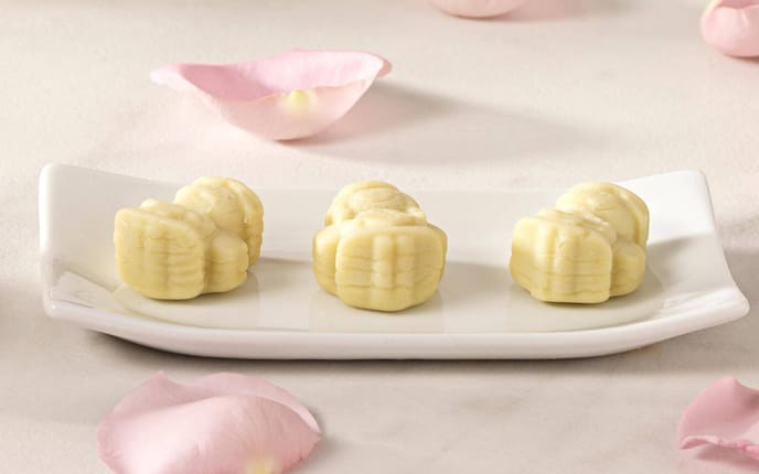 Handcreme, feste Handcreme, Naturkosmetik, selbstgemacht, Rosenblätter, Seifenschale, Naturapotheke