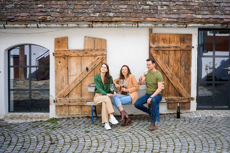 Weine direkt bei den Kamptaler Winzern zu verkosten, macht vor allem gemeinsam mit Freunden Freude.