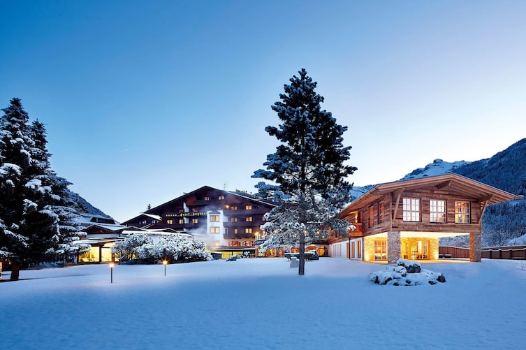 Hotel Jagdhof in Schneelandschaft