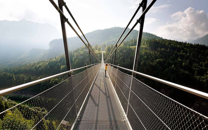 Die Highline 179 in Reutte ist beeindruckend (Foto: Mauritius Images)