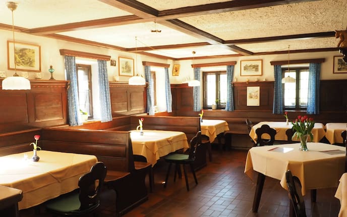 Ausflüge, Wirtshaus, Gasthaus Gössnitzer, Gaststube, Eggelsberg, Oberösterreich