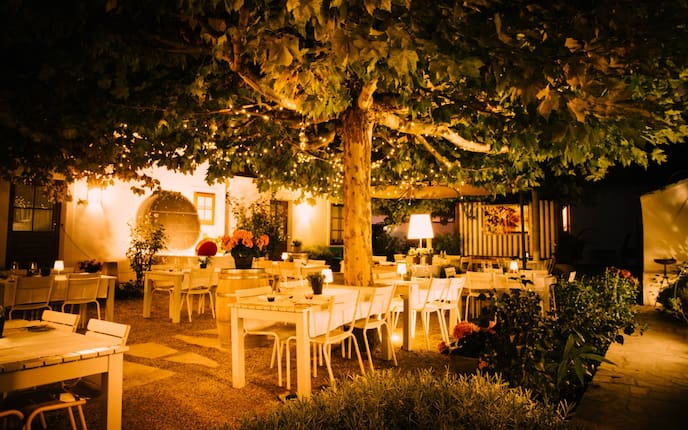 Wirtshaus, Gut Purbach, Burgenland, Gastgarten abends