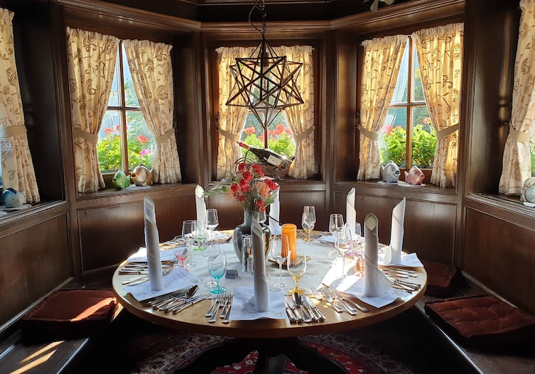 Wirtshaus, Hohlwegwirt, Erkertisch, Stube, Hallein, Salzburg