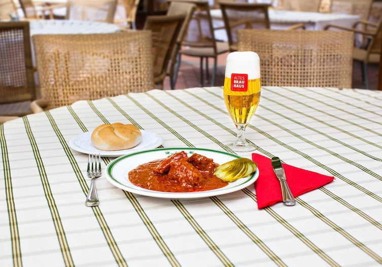 Wirtshaus, Landgasthof Altes Brauhaus, Bier und Gulasch, Frauenkirchen, Burgendland