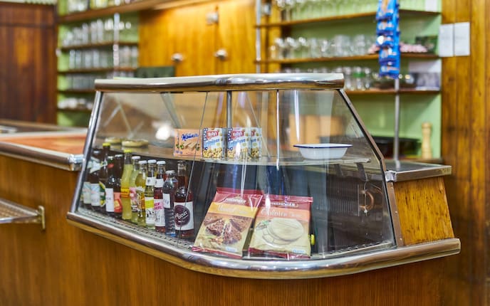 Ausflüge, Wirtshaus, Weinhaus Pfandler, Schank und Vitrine, Wien