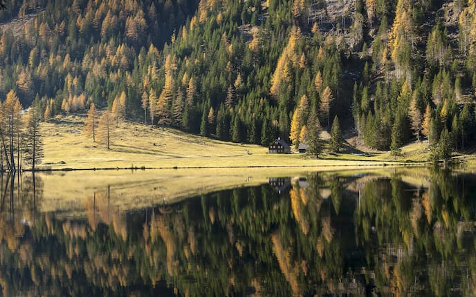 Herbst-Wanderungen: Etrachsee, Krakautal (Bild: Mauritius Images)