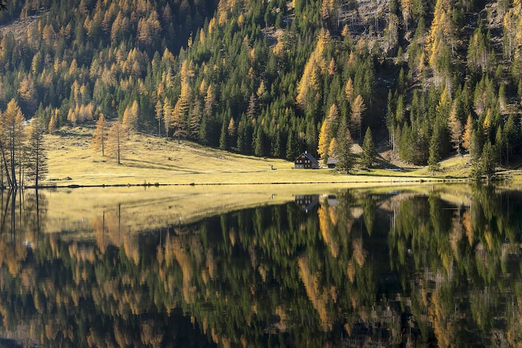 Herbst-Wanderungen: Etrachsee, Krakautal (Bild: Mauritius Images)