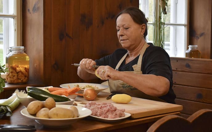 Gasthaus am Demutsgraben, Knödel selber machen, Heimatleuchten
