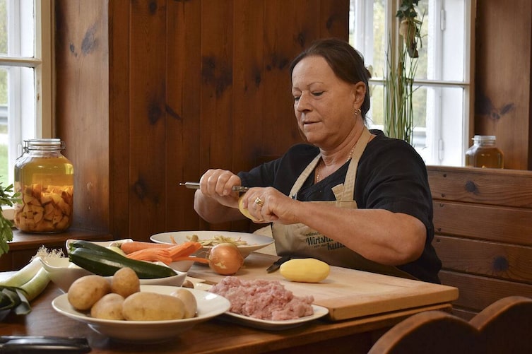 Gasthaus am Demutsgraben, Knödel selber machen, Heimatleuchten