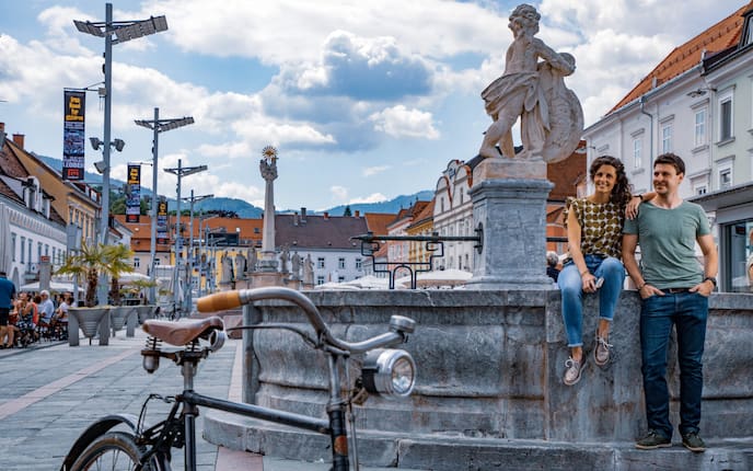 Leoben, Engelsbrunnen, Paar, Innenstadt