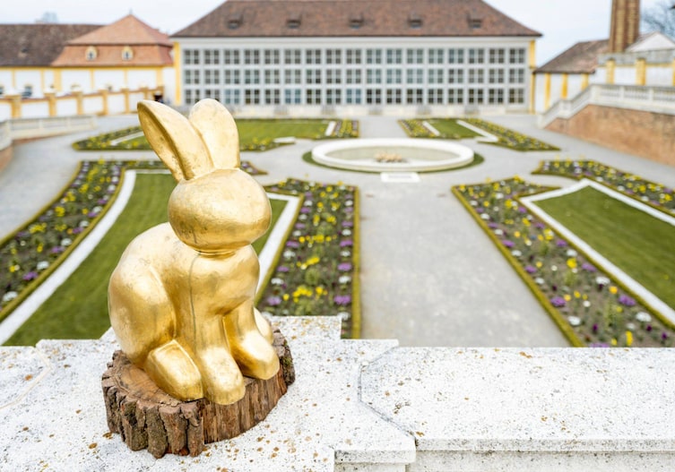 In Schloss Hof präsentieren zahlreiche Ausstellerinnen hochwertiges österliches Kunsthandwerk und kulinarische Köstlichkeiten aus der Region.