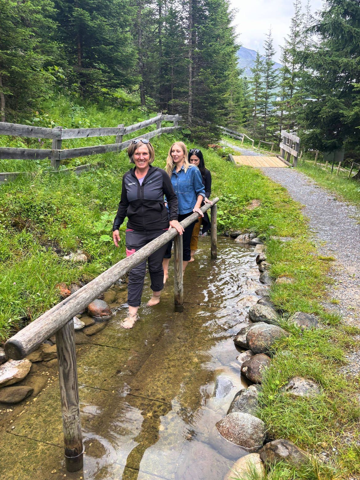 Ingrid Ladner, Sabrina Luger, Katharina Mitterlehner, Kneipp-Tretbecken, Gesundheits- und Wellnesspark, Bergstation der Medrigjochbahn See