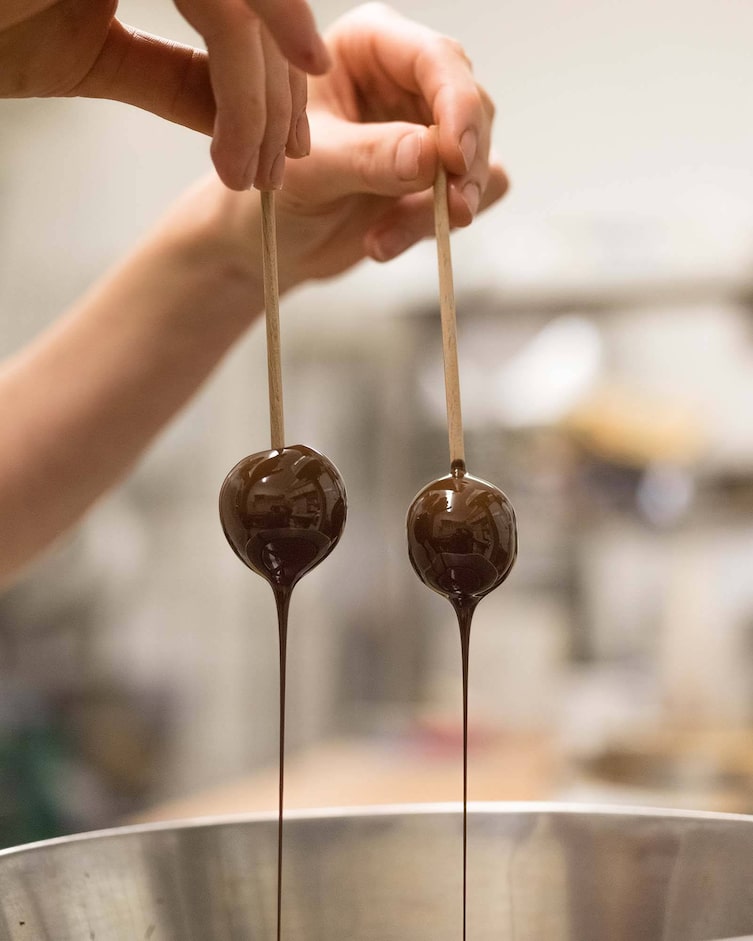 Die Originale Mozartkugel von Fürst - handgemacht versteht sich (Foto: Mirco Taliercio)