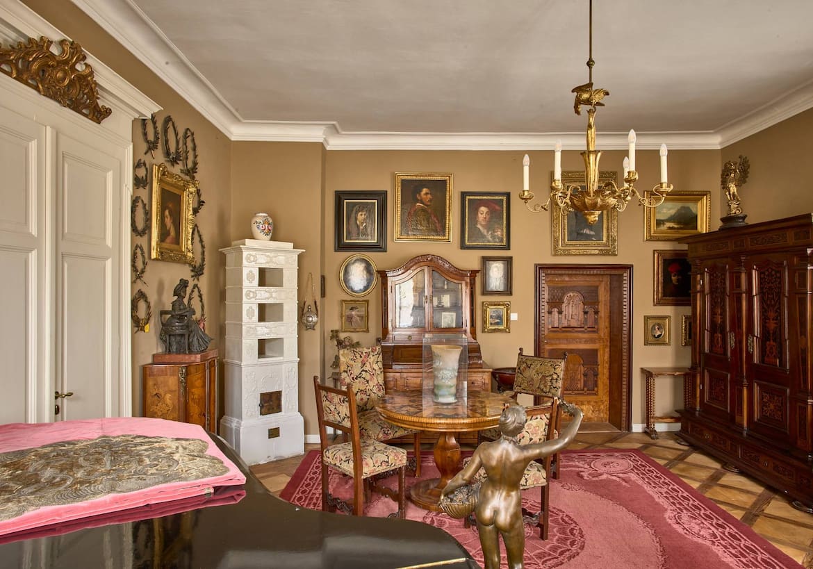 Lehárvilla Zimmer mit Flügel