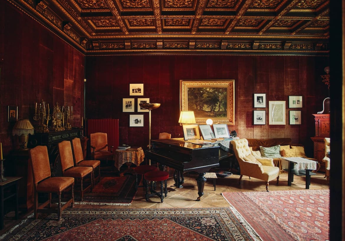 Zimmer in der Villa Paulick mit Flügel und Mobilar