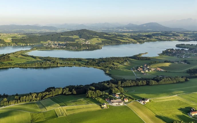 Ausblick auf die drei Trumer Seen (Bild: Salzburger Seenland Tourismus)