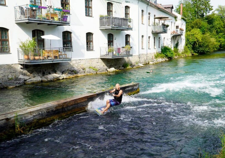 Surfer am Werkkanal in Steyr.