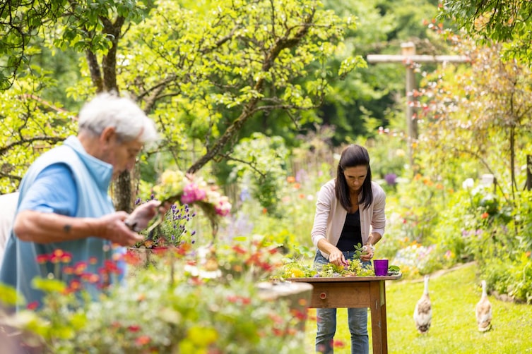 Blumenstecken, Servus Akademie