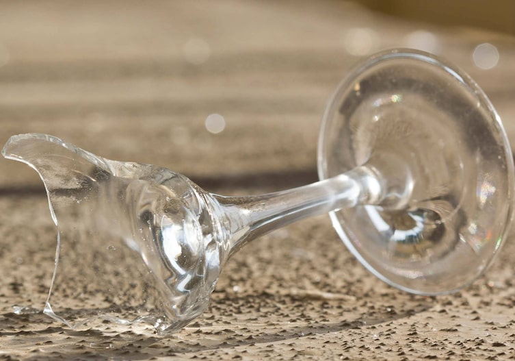zerbrochenes Weinglas, Weinglas, Glas, Scherben