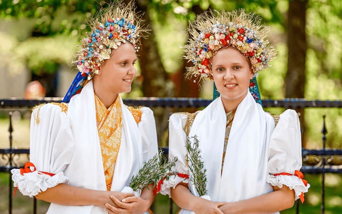 Stinatz, Tracht, Kränzlerinnen, Brauchtum, Zwillinge