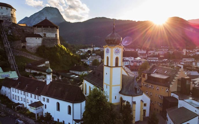 Die Stadtpfarrkirche St. Vitus in Kufstein, Tirol, Sitz der Stadtpfarre Kufstein-St. Vitus der Erzdiözese Salzburg.