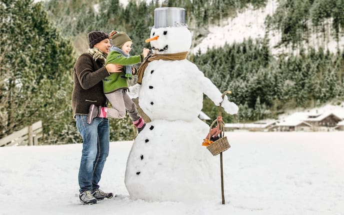 So baut man einen Schneemann (Foto: Peter Podpera)