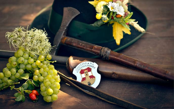 Wein, Brauchtum, Hiata, Plankette, Hut, Weintrauben