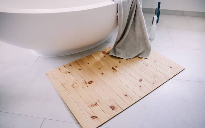 Holzteppiche Daxberger fürs Badezimmer (Bild: Doris Himmelbauer)