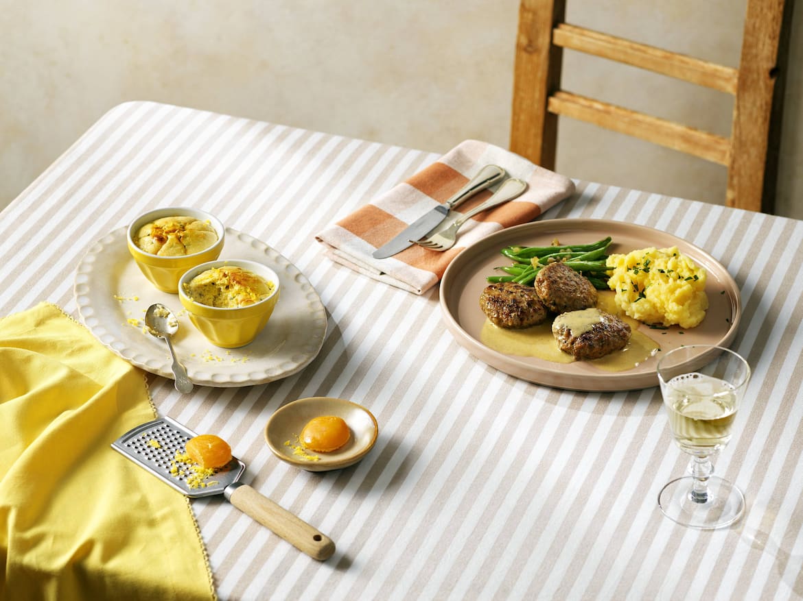 Frischkäse-Küchlein mit gebeiztem Dotter und Faschierte Laibchen.