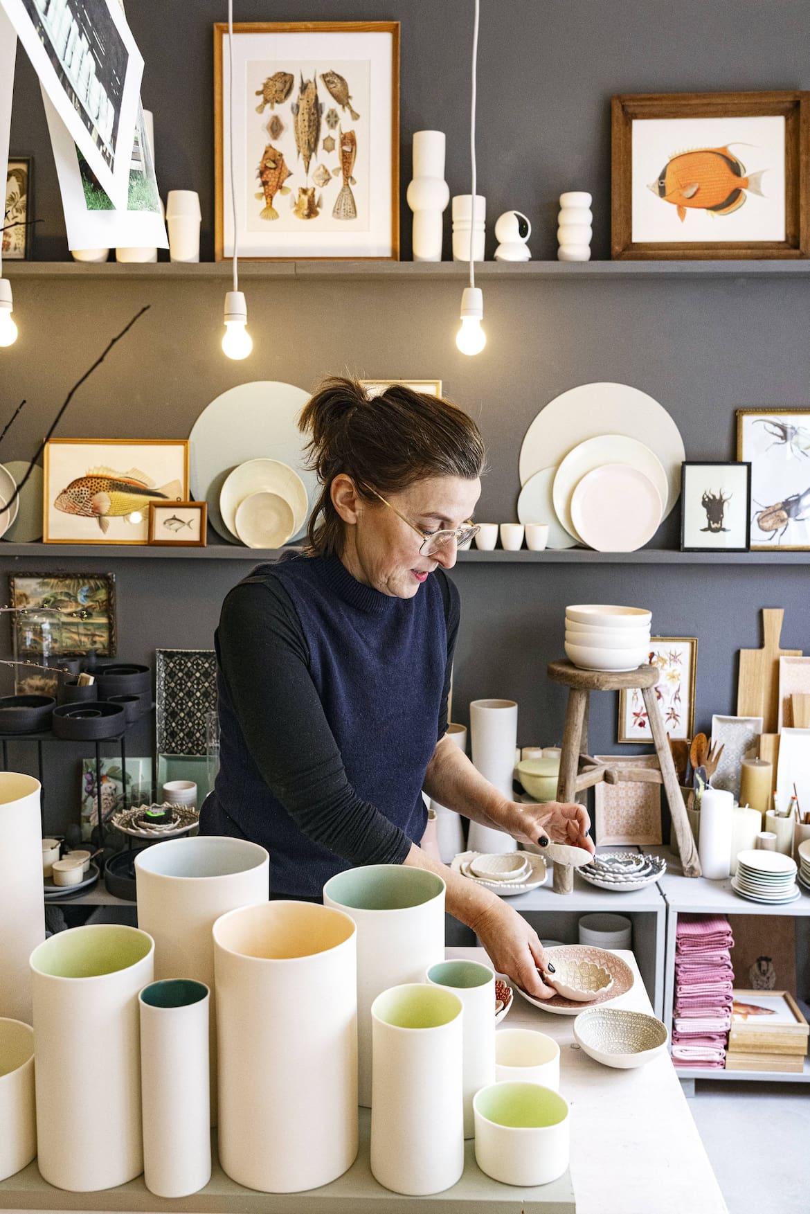 Petra Fischer in ihrem Laden, Servus.