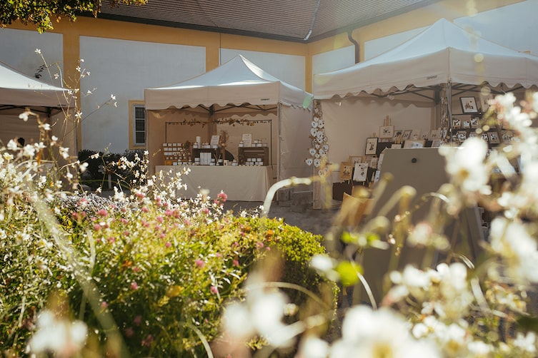 Stände auf dem Herbstfest auf Schloss Hof