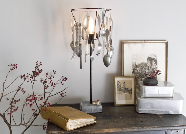 Fundstück: Lampe mit Besteck