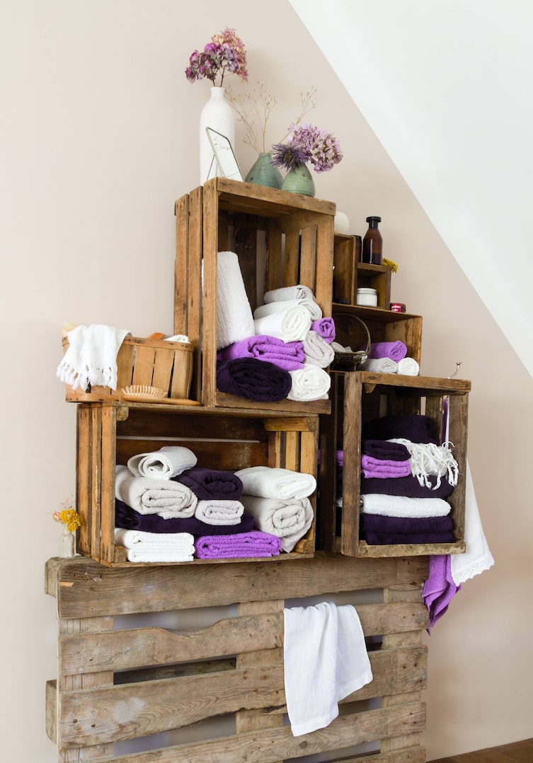 Regal aus Obstkisten (Bild: Michaela Gabler)