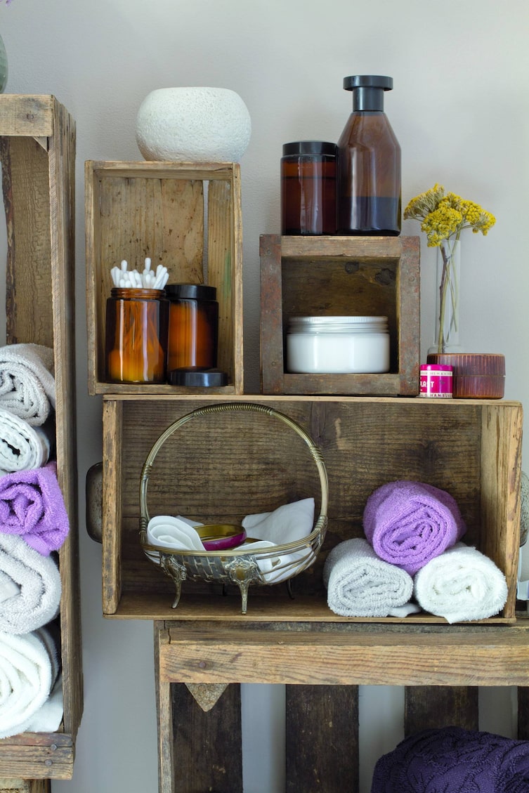 Regal aus Obstkisten (Bild: Michaela Gabler)