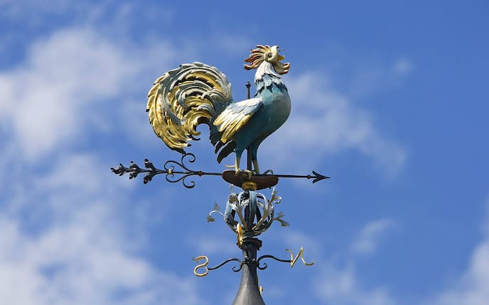 Wetterhahn auf einem Turm (Bild: Mauritius Images)