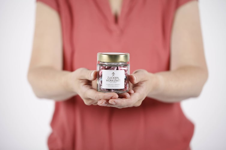 Ein Glas Seidenzuckerl als Geschenk, Servus am Marktplatz