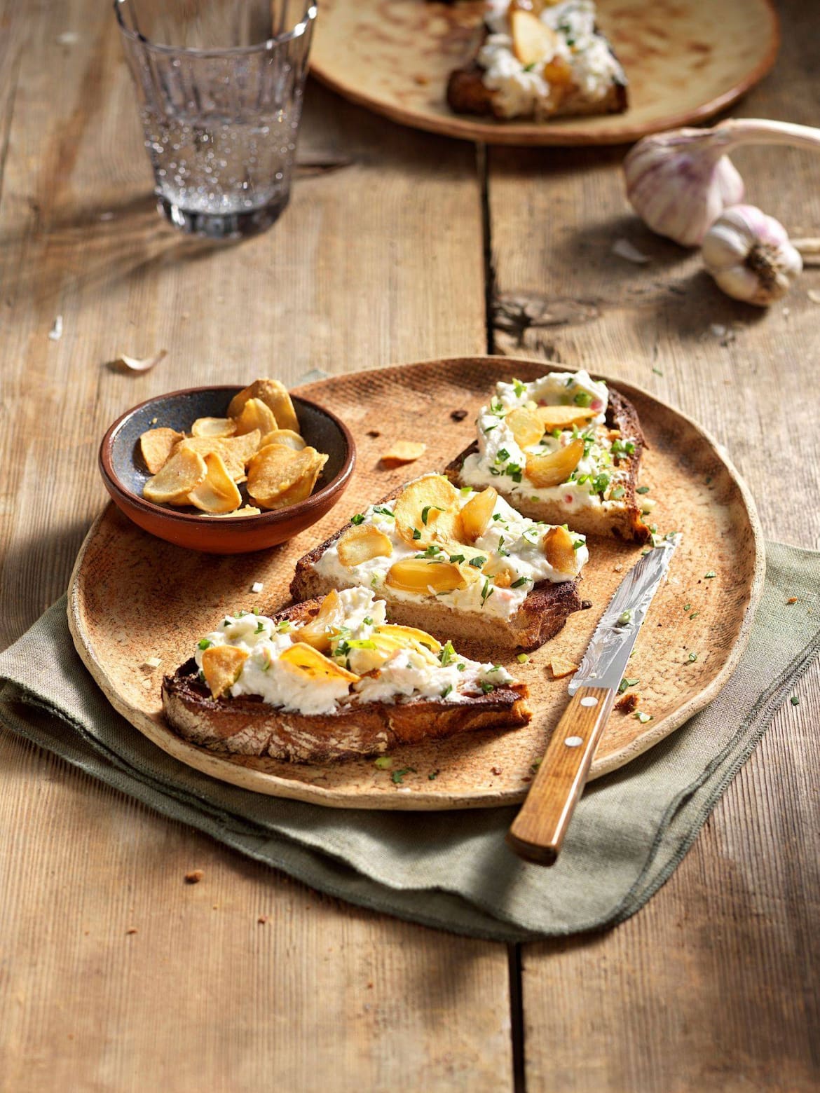 Knoblauchbrot mit noch mehr Knoblauch