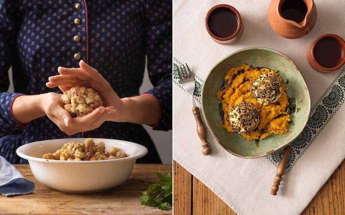 Hände formen einen herzhaften Knödel, daneben steirische Polentaknödel mit Kürbisgemüse und Kürbiskernen.