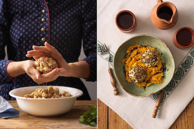 Hände formen einen herzhaften Knödel, daneben steirische Polentaknödel mit Kürbisgemüse und Kürbiskernen.