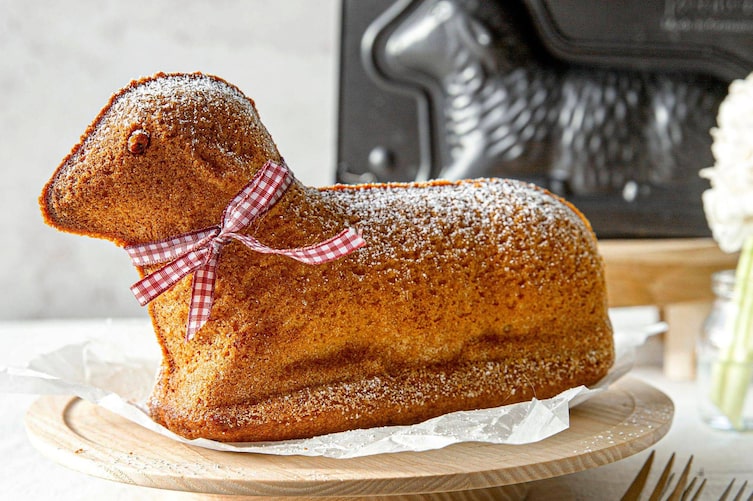 Osterlamm-Kuchen aus der Lammbackform; Rezepte mit Ölteig, Buskuitteig und Rührteig