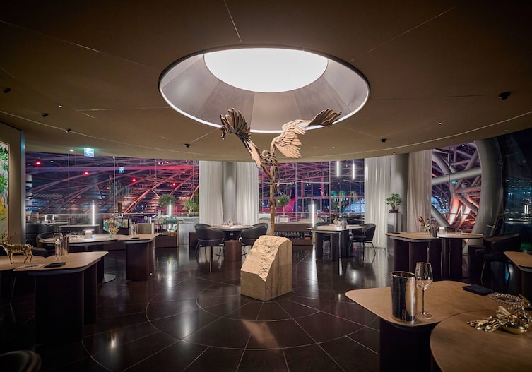 Innenansicht vom IKARUS Restaurant im Hangar 7