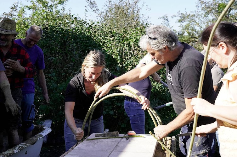 Jenny Gruber, Lehmofen bauen, Lemofen
