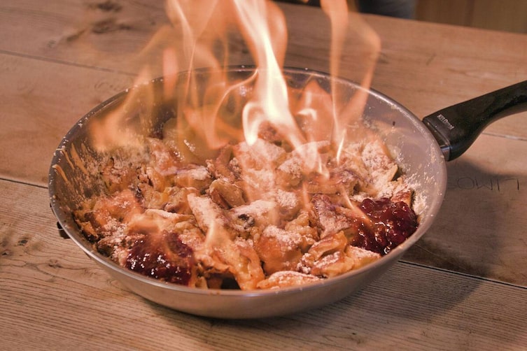 Paula Bründl kocht, Halseralm, flambierter Kaiserschmarrn,
