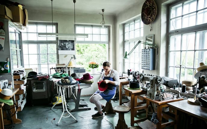 Karin Krahl-Wichmann, Hüte, Handwerk, Servus