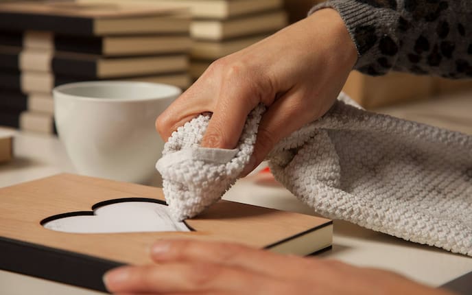 Der Feinschliff für das Notizbuch (Bild: Stefan Pfeiffer)